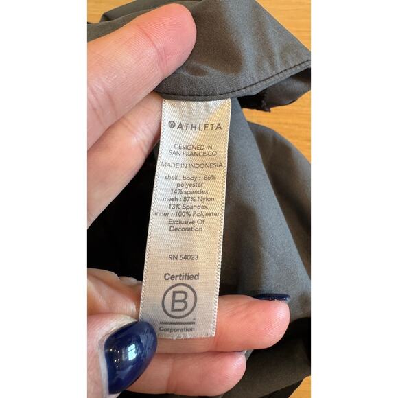 ATHLETA PRINTED MESH RACER RUN SHORT 4” black camo size large - Picture 8 of 14